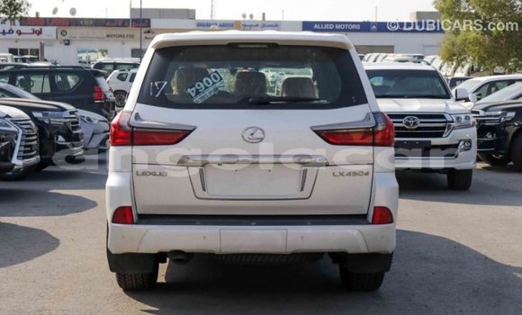 Comprar Importar Lexus LX Branco Carro em Import - Dubai em Bengo Province Comprar Importar Lexus LX Branco Carro em Import - Dubai em Bengo Province