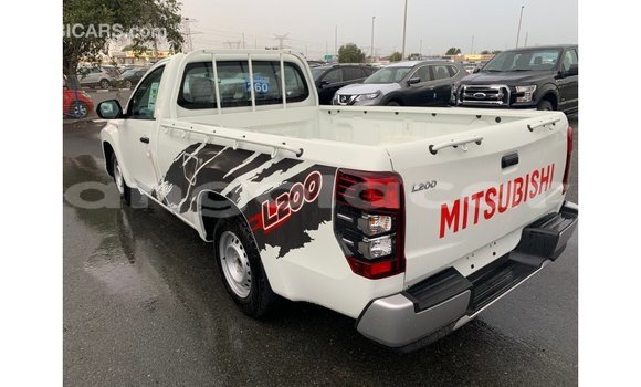 Comprar Importar Mitsubishi L200 Branco Carro em Import - Dubai em Bengo Province Comprar Importar Mitsubishi L200 Branco Carro em Import - Dubai em Bengo Province