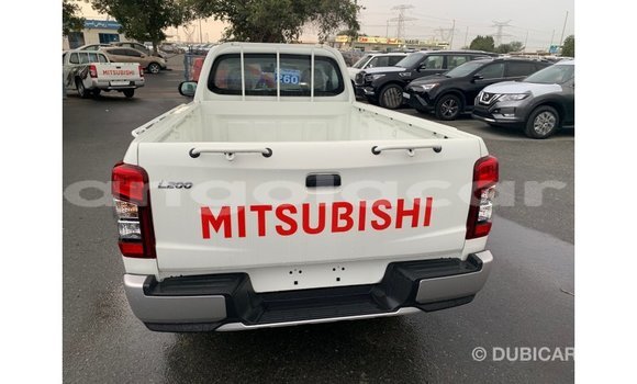 Comprar Importar Mitsubishi L200 Branco Carro em Import - Dubai em Bengo Province Comprar Importar Mitsubishi L200 Branco Carro em Import - Dubai em Bengo Province