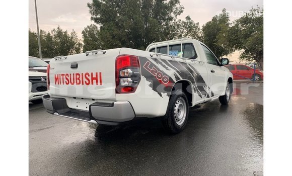 Comprar Importar Mitsubishi L200 Branco Carro em Import - Dubai em Bengo Province Comprar Importar Mitsubishi L200 Branco Carro em Import - Dubai em Bengo Province