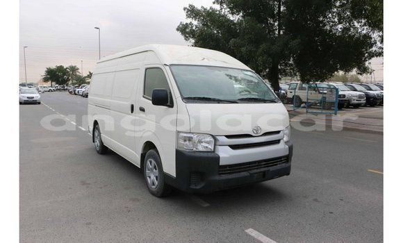 Acheter Import Voiture Toyota Hiace Blanc à Import - Dubai, Province de Bengo Acheter Import Voiture Toyota Hiace Blanc à Import - Dubai, Province de Bengo