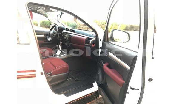 Comprar Importar Toyota Hilux Branco Carro em Import - Dubai em Bengo Province Comprar Importar Toyota Hilux Branco Carro em Import - Dubai em Bengo Province