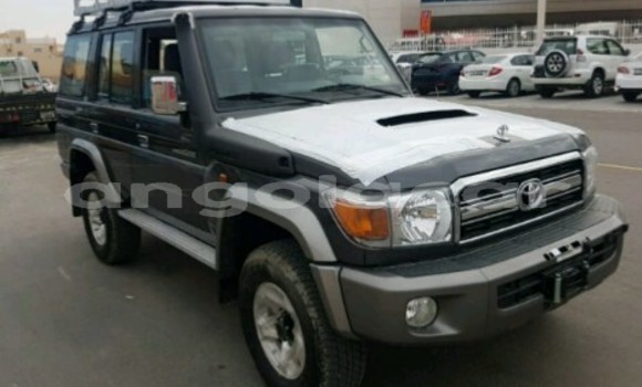Acheter Occasion Voiture Toyota Land Cruiser Noir à Luanda, Province de Luanda Acheter Occasion Voiture Toyota Land Cruiser Noir à Luanda, Province de Luanda