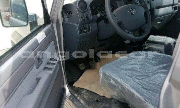 Acheter Occasion Voiture Toyota Land Cruiser Noir à Luanda, Province de Luanda Acheter Occasion Voiture Toyota Land Cruiser Noir à Luanda, Province de Luanda