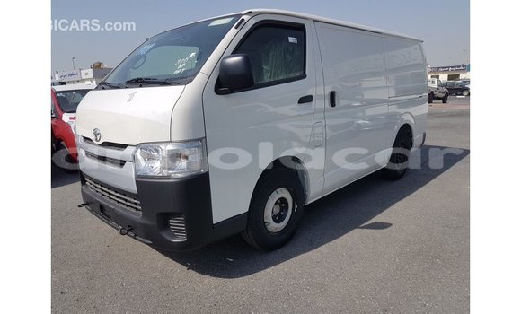 Comprar Importar Toyota Hiace Branco Carro em Import - Dubai em Bengo Province Comprar Importar Toyota Hiace Branco Carro em Import - Dubai em Bengo Province