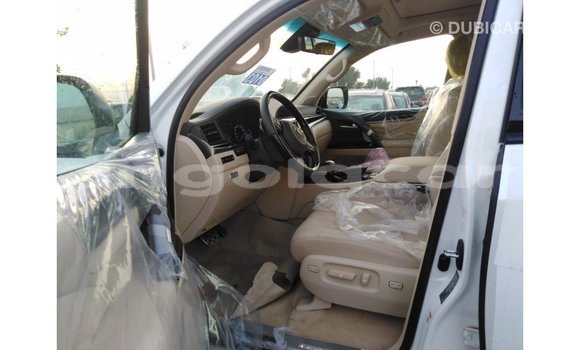 Comprar Importar Lexus LX Branco Carro em Import - Dubai em Bengo Province Comprar Importar Lexus LX Branco Carro em Import - Dubai em Bengo Province
