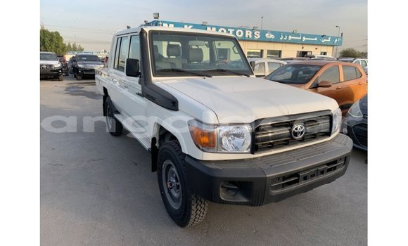 Comprar Importar Toyota Land Cruiser Branco Carro em Import - Dubai em Bengo Province Comprar Importar Toyota Land Cruiser Branco Carro em Import - Dubai em Bengo Province
