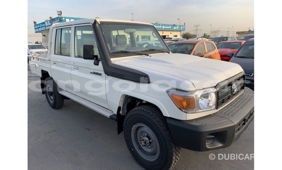 Comprar Importar Toyota Land Cruiser Branco Carro em Import - Dubai em Bengo Province Comprar Importar Toyota Land Cruiser Branco Carro em Import - Dubai em Bengo Province