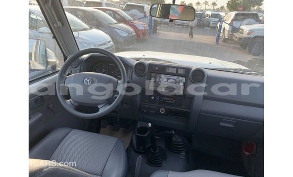 Comprar Importar Toyota Land Cruiser Branco Carro em Import - Dubai em Bengo Province Comprar Importar Toyota Land Cruiser Branco Carro em Import - Dubai em Bengo Province