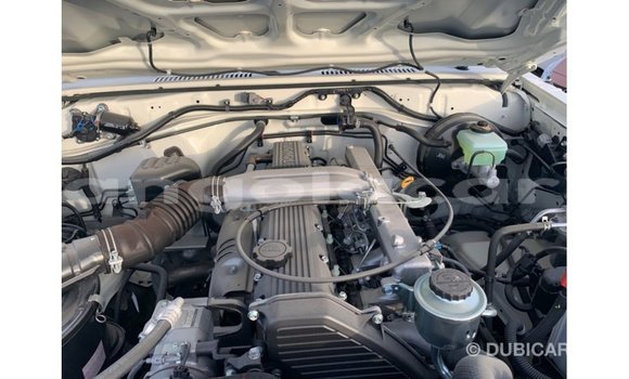 Comprar Importar Toyota Land Cruiser Branco Carro em Import - Dubai em Bengo Province Comprar Importar Toyota Land Cruiser Branco Carro em Import - Dubai em Bengo Province