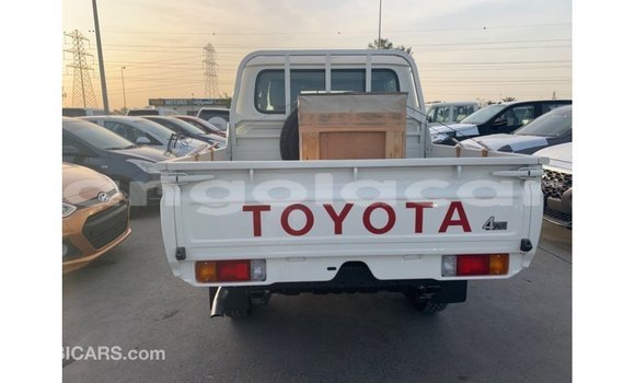 Comprar Importar Toyota Land Cruiser Branco Carro em Import - Dubai em Bengo Province Comprar Importar Toyota Land Cruiser Branco Carro em Import - Dubai em Bengo Province