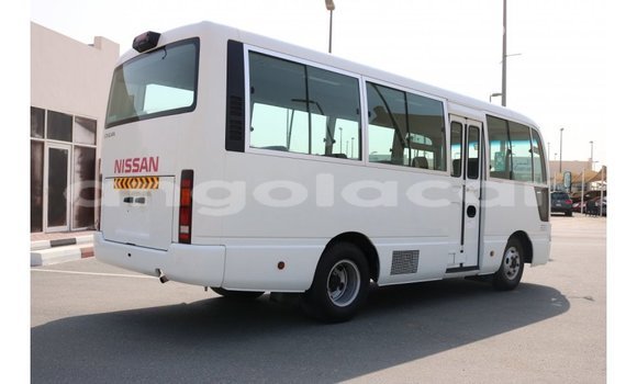 Comprar Importar Nissan 350Z Branco Carro em Import - Dubai em Bengo Province Comprar Importar Nissan 350Z Branco Carro em Import - Dubai em Bengo Province