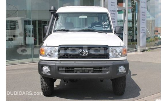 Acheter Import Voiture Toyota Land Cruiser Blanc à Import - Dubai, Province de Bengo Acheter Import Voiture Toyota Land Cruiser Blanc à Import - Dubai, Province de Bengo