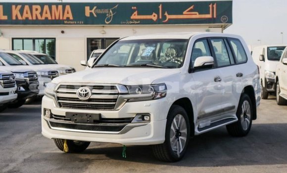 Acheter Import Voiture Toyota Land Cruiser Blanc à Import - Dubai, Province de Bengo Acheter Import Voiture Toyota Land Cruiser Blanc à Import - Dubai, Province de Bengo