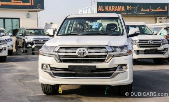 Acheter Import Voiture Toyota Land Cruiser Blanc à Import - Dubai, Province de Bengo Acheter Import Voiture Toyota Land Cruiser Blanc à Import - Dubai, Province de Bengo