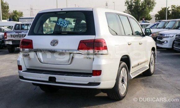 Acheter Import Voiture Toyota Land Cruiser Blanc à Import - Dubai, Province de Bengo Acheter Import Voiture Toyota Land Cruiser Blanc à Import - Dubai, Province de Bengo