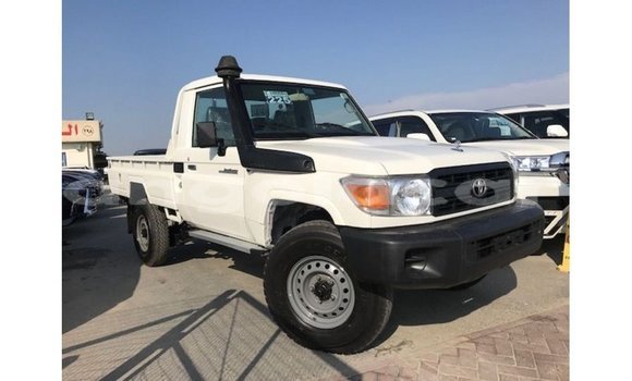 Comprar Importar Toyota Land Cruiser Branco Carro em Import - Dubai em Bengo Province Comprar Importar Toyota Land Cruiser Branco Carro em Import - Dubai em Bengo Province
