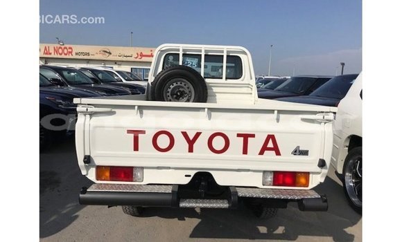Comprar Importar Toyota Land Cruiser Branco Carro em Import - Dubai em Bengo Province Comprar Importar Toyota Land Cruiser Branco Carro em Import - Dubai em Bengo Province