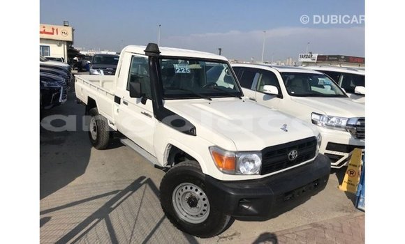 Comprar Importar Toyota Land Cruiser Branco Carro em Import - Dubai em Bengo Province Comprar Importar Toyota Land Cruiser Branco Carro em Import - Dubai em Bengo Province