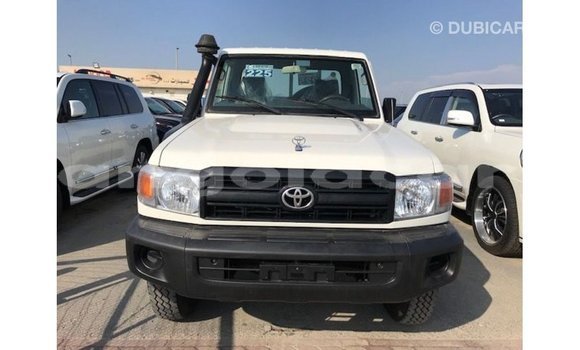 Comprar Importar Toyota Land Cruiser Branco Carro em Import - Dubai em Bengo Province Comprar Importar Toyota Land Cruiser Branco Carro em Import - Dubai em Bengo Province