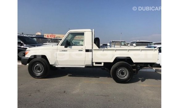 Comprar Importar Toyota Land Cruiser Branco Carro em Import - Dubai em Bengo Province Comprar Importar Toyota Land Cruiser Branco Carro em Import - Dubai em Bengo Province