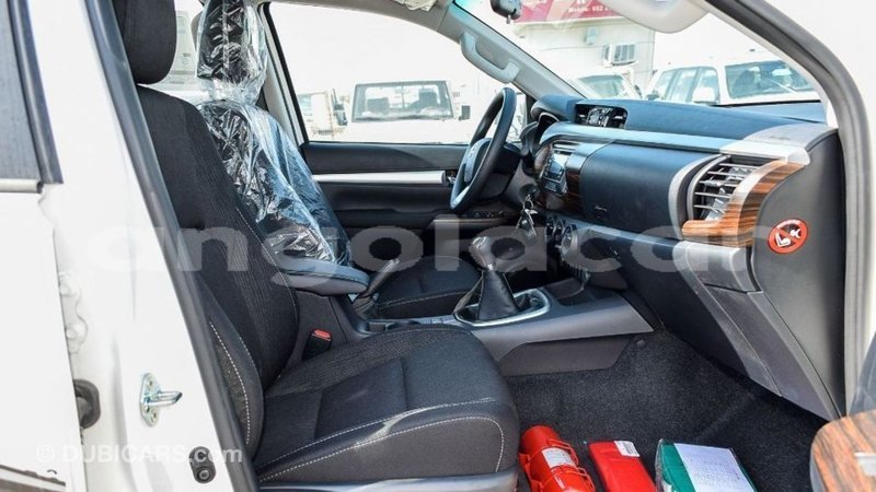 Big with watermark toyota hilux bengo province import dubai 6567