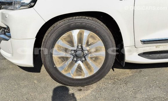 Acheter Import Voiture Toyota Land Cruiser Blanc à Import - Dubai, Province de Bengo Acheter Import Voiture Toyota Land Cruiser Blanc à Import - Dubai, Province de Bengo