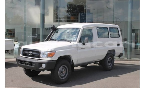 Comprar Importar Toyota Land Cruiser Branco Carro em Import - Dubai em Bengo Province Comprar Importar Toyota Land Cruiser Branco Carro em Import - Dubai em Bengo Province