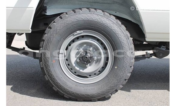 Comprar Importar Toyota Land Cruiser Branco Carro em Import - Dubai em Bengo Province Comprar Importar Toyota Land Cruiser Branco Carro em Import - Dubai em Bengo Province