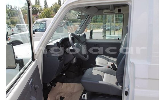 Comprar Importar Toyota Land Cruiser Branco Carro em Import - Dubai em Bengo Province Comprar Importar Toyota Land Cruiser Branco Carro em Import - Dubai em Bengo Province