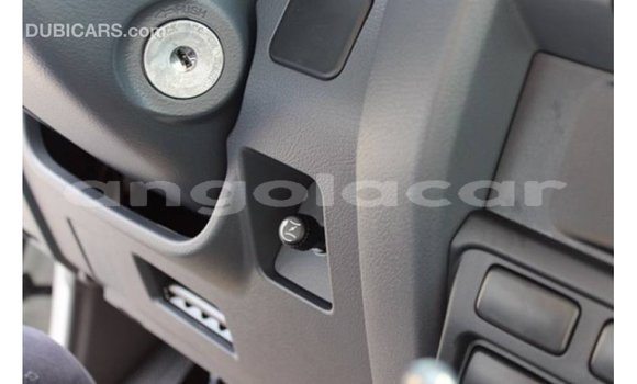 Comprar Importar Toyota Land Cruiser Branco Carro em Import - Dubai em Bengo Province Comprar Importar Toyota Land Cruiser Branco Carro em Import - Dubai em Bengo Province
