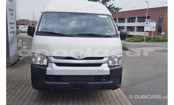 Acheter Import Voiture Toyota Hiace Blanc à Import - Dubai, Province de Bengo Acheter Import Voiture Toyota Hiace Blanc à Import - Dubai, Province de Bengo