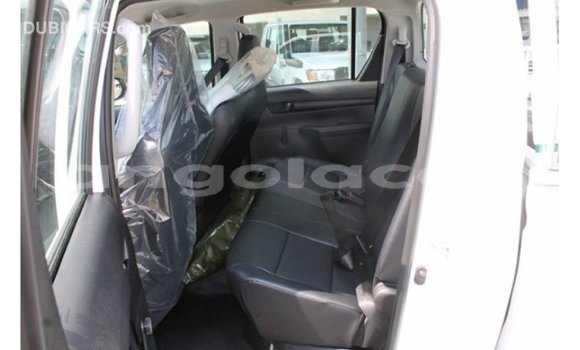 Comprar Importar Toyota Hilux Branco Carro em Import - Dubai em Bengo Province Comprar Importar Toyota Hilux Branco Carro em Import - Dubai em Bengo Province