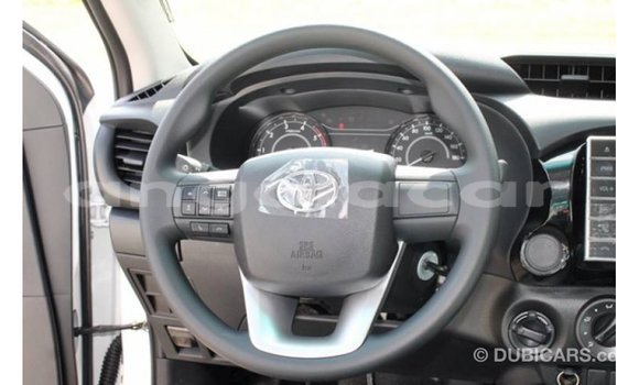 Comprar Importar Toyota Hilux Branco Carro em Import - Dubai em Bengo Province Comprar Importar Toyota Hilux Branco Carro em Import - Dubai em Bengo Province