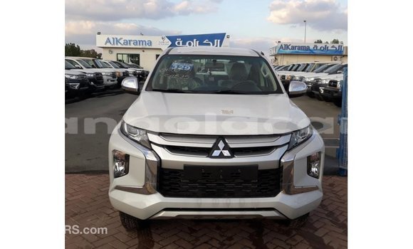 Acheter Import Voiture Mitsubishi L200 Blanc à Import - Dubai, Province de Bengo Acheter Import Voiture Mitsubishi L200 Blanc à Import - Dubai, Province de Bengo