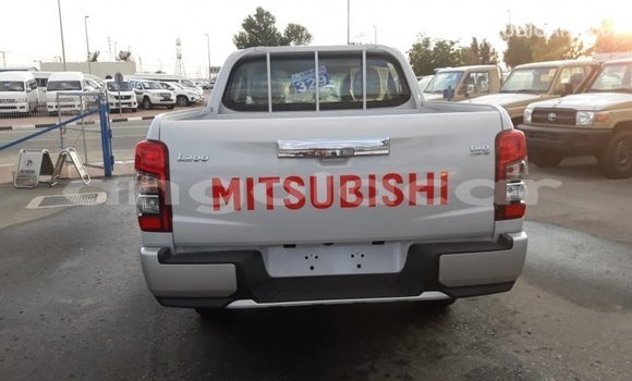 Acheter Import Voiture Mitsubishi L200 Blanc à Import - Dubai, Province de Bengo Acheter Import Voiture Mitsubishi L200 Blanc à Import - Dubai, Province de Bengo
