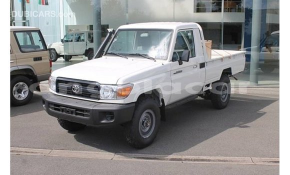 Acheter Import Voiture Toyota Land Cruiser Blanc à Import - Dubai, Province de Bengo Acheter Import Voiture Toyota Land Cruiser Blanc à Import - Dubai, Province de Bengo