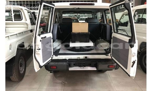 Buy Import Toyota Land Cruiser White Car in Import - Dubai in Bengo Province Buy Import Toyota Land Cruiser White Car in Import - Dubai in Bengo Province