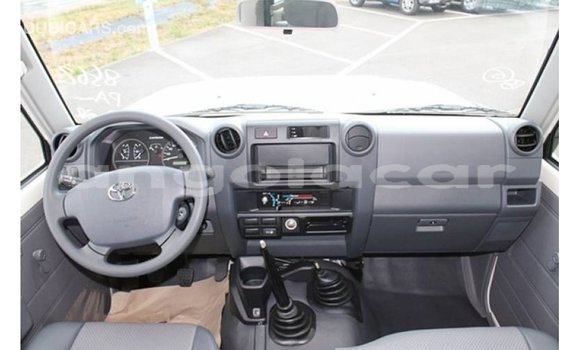 Buy Import Toyota Land Cruiser White Car in Import - Dubai in Bengo Province Buy Import Toyota Land Cruiser White Car in Import - Dubai in Bengo Province