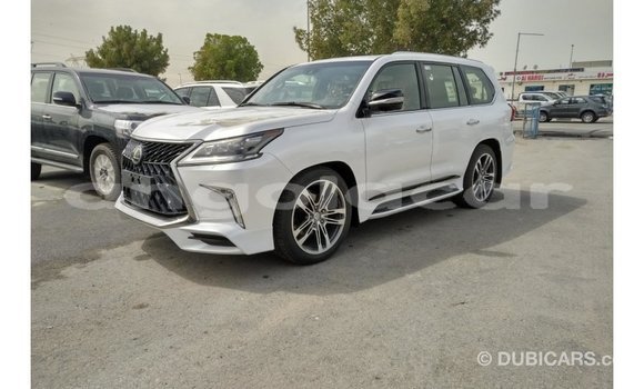 Acheter Import Voiture Lexus LX Blanc à Import - Dubai, Province de Bengo Acheter Import Voiture Lexus LX Blanc à Import - Dubai, Province de Bengo