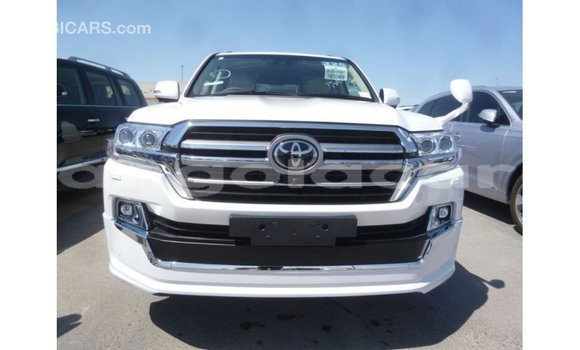 Comprar Importar Toyota Land Cruiser Branco Carro em Import - Dubai em Bengo Province Comprar Importar Toyota Land Cruiser Branco Carro em Import - Dubai em Bengo Province