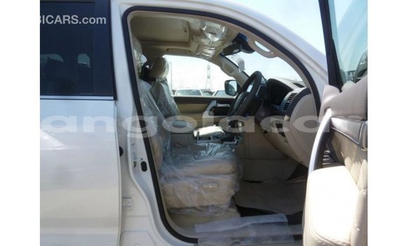 Comprar Importar Toyota Land Cruiser Branco Carro em Import - Dubai em Bengo Province Comprar Importar Toyota Land Cruiser Branco Carro em Import - Dubai em Bengo Province