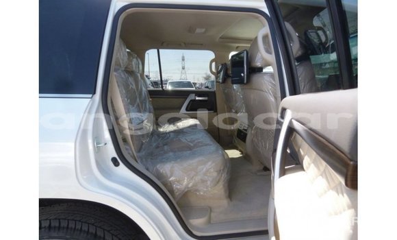 Comprar Importar Toyota Land Cruiser Branco Carro em Import - Dubai em Bengo Province Comprar Importar Toyota Land Cruiser Branco Carro em Import - Dubai em Bengo Province