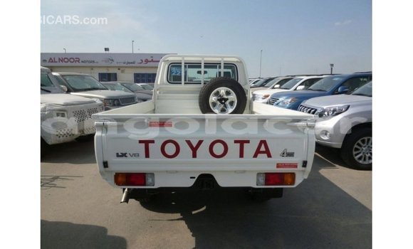 Comprar Importar Toyota Land Cruiser Branco Carro em Import - Dubai em Bengo Province Comprar Importar Toyota Land Cruiser Branco Carro em Import - Dubai em Bengo Province