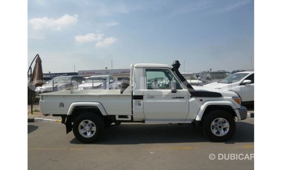 Comprar Importar Toyota Land Cruiser Branco Carro em Import - Dubai em Bengo Province Comprar Importar Toyota Land Cruiser Branco Carro em Import - Dubai em Bengo Province