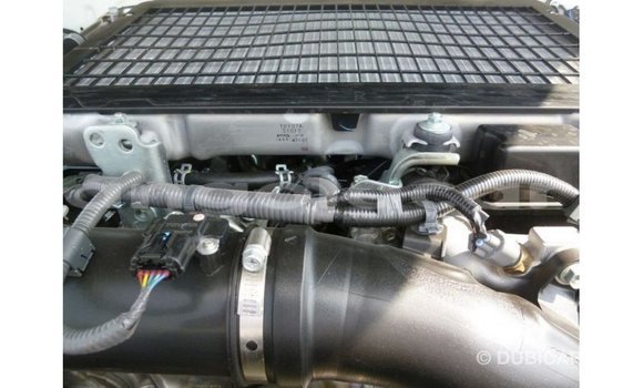 Comprar Importar Toyota Land Cruiser Branco Carro em Import - Dubai em Bengo Province Comprar Importar Toyota Land Cruiser Branco Carro em Import - Dubai em Bengo Province