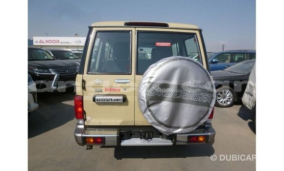 Acheter Import Voiture Toyota Land Cruiser Beige à Import - Dubai, Province de Bengo Acheter Import Voiture Toyota Land Cruiser Beige à Import - Dubai, Province de Bengo