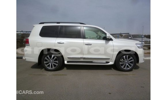 Comprar Importar Toyota Land Cruiser Branco Carro em Import - Dubai em Bengo Province Comprar Importar Toyota Land Cruiser Branco Carro em Import - Dubai em Bengo Province