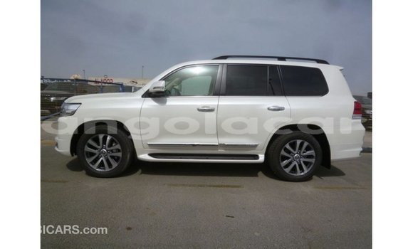 Comprar Importar Toyota Land Cruiser Branco Carro em Import - Dubai em Bengo Province Comprar Importar Toyota Land Cruiser Branco Carro em Import - Dubai em Bengo Province
