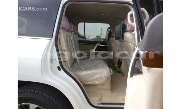 Comprar Importar Toyota Land Cruiser Branco Carro em Import - Dubai em Bengo Province Comprar Importar Toyota Land Cruiser Branco Carro em Import - Dubai em Bengo Province